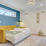 - Kinderspielplatz - Garten Mit Feuerstelle