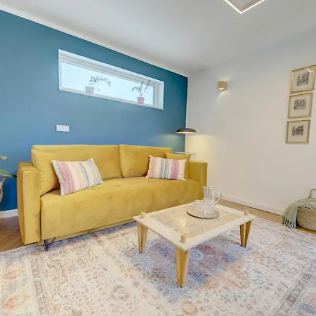 - Kinderspielplatz - Garten Mit Feuerstelle *