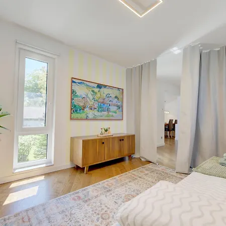 - Kinderspielplatz - Garten Mit Feuerstelle