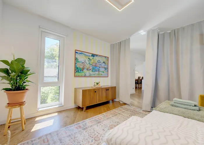 - Kinderspielplatz - Garten Mit Feuerstelle